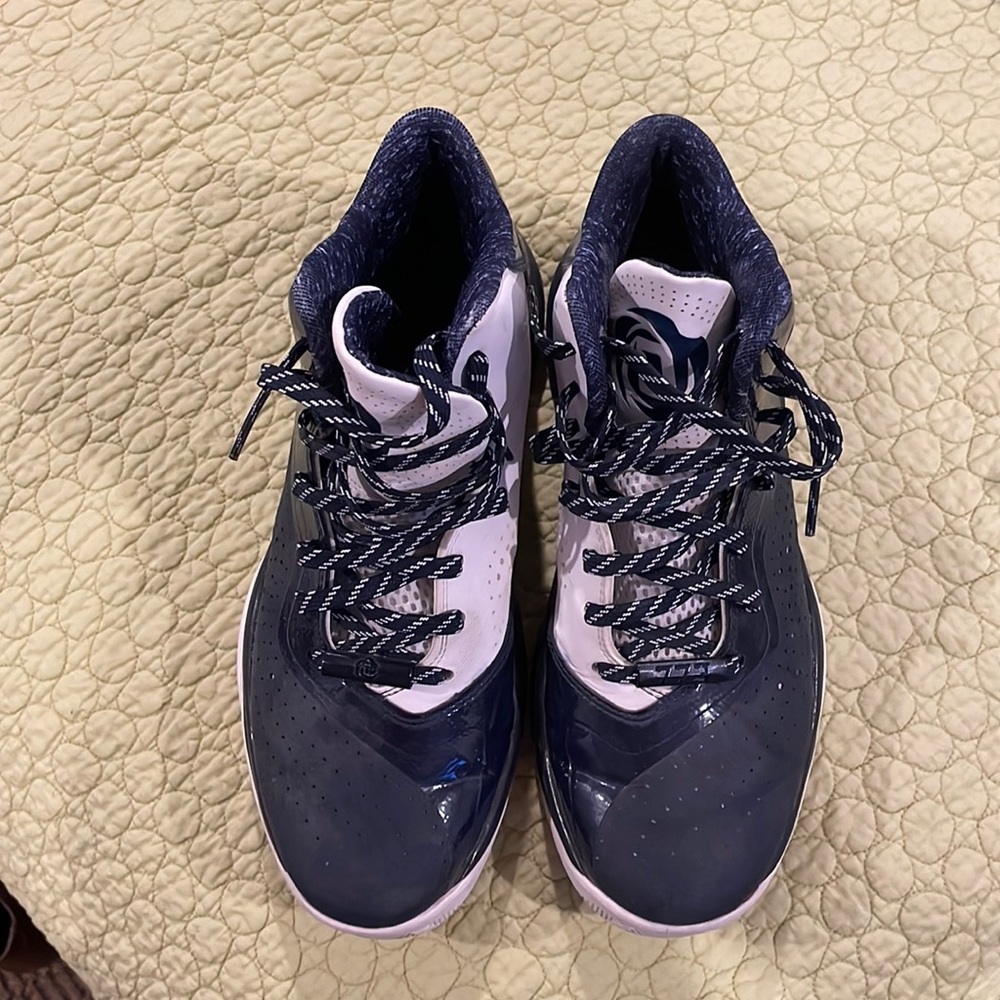 D Rose basketball shoes used